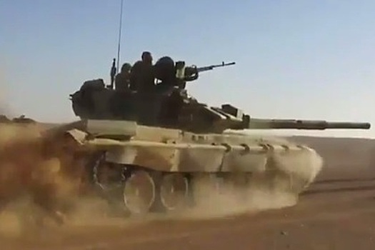 Погоня Т-90 за террористами в пустыне попала на видео