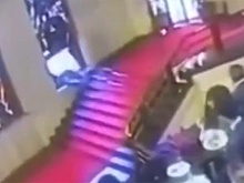 Итальянский политик разбил исторический витраж 1932 года