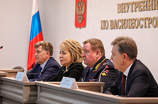 Сенаторы помогут полицейским получить жильё