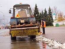 Дороги Ижевска начали посыпать противогололёдными реагентами