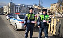 Курские госавтоинспекторы поздравили женщин-водителей с Международным женским днем