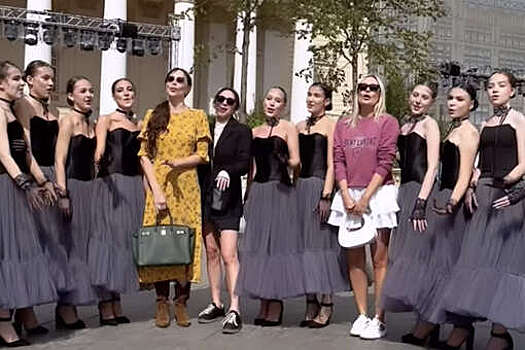 Актриса Настасья Самбурская станцевала с сумкой за 2 миллиона рублей