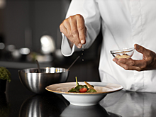 Повара-мигранта похитили после смены, увезли в лес и несколько раз ударили ножом