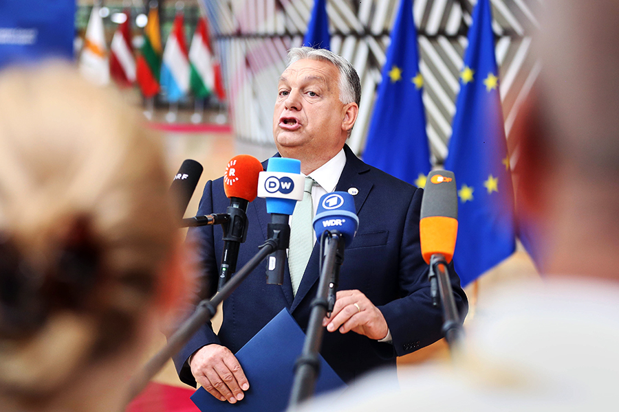 Orban: Merklova je pogosteje dvigovala glas name kot moja žena