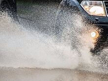 Что будет водителю, если он обрызгает из лужи пешехода?