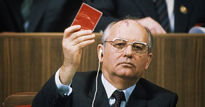 «Федун – как Горбачев, фигура противоречивая. Всего 3 трофея  – это стыдно, но за стадион, один из лучших в Европе, огромное спасибо». Белоголовцев о «Спартаке»