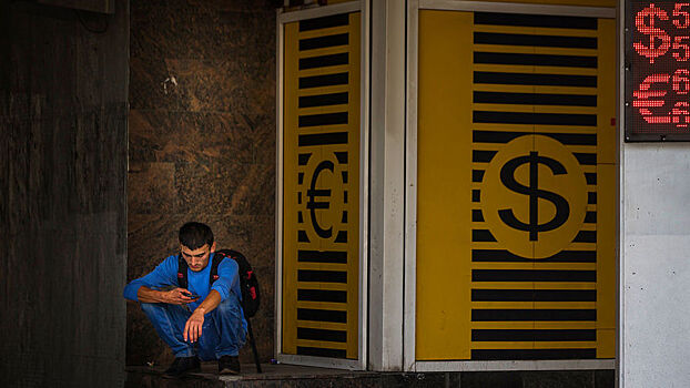 Россияне скупают валюту на отпуск