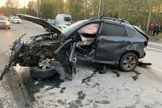 Две иномарки столкнулись в Орджоникидзевском районе Перми