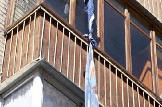 В Оренбурге студентка техникума, спускаясь по простыням, упала с 4 этажа