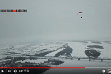 Алтайские парапланеристы пролетели над заледеневшей Обью