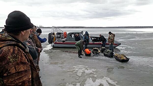 Льдину с рыбаками унесло в Охотское море