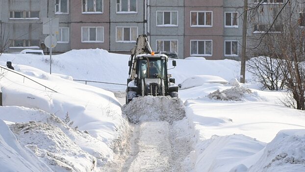 Жильцы дома на Лепсе просят помощи у администрации в ремонте дороги и очистке ее от снега