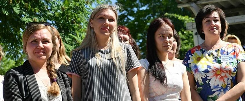 Глава Удмуртии поздравил соцработников с наступающим профессиональным праздником