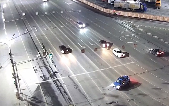 В центре Новосибирска утром в воскресенье столкнулись Lexus и Haval
