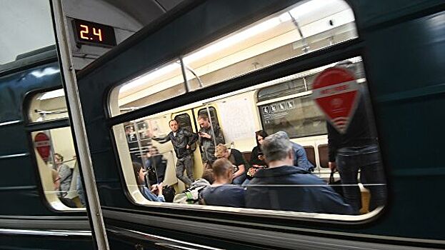 В московском метро на девушку напал маньяк