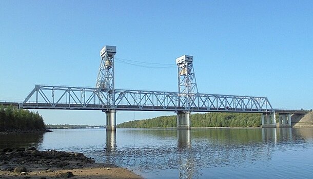 Мост через реку Свирь на трассе "Кола" разведут на два часа