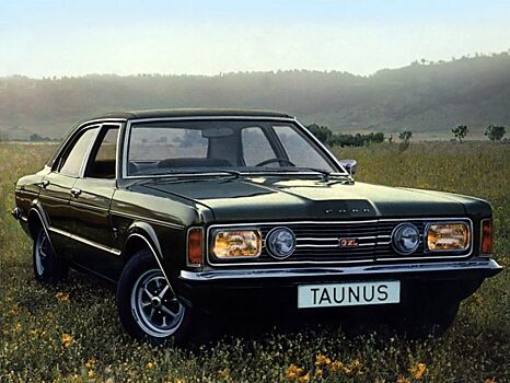 Старый Ford Taunus поразил автолюбителей ретро-телевизором на «приборке»