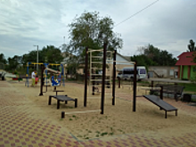 В сквере у «Гасителя» в Волгограде начали устанавливать военную технику