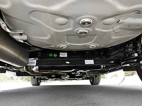 Названы не боящиеся разбитого асфальта высокие седаны