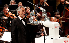 Робот впервые подирижировал симфоническим оркестром