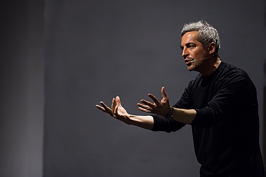 "Шестьдесят лет - шестидесятникам": Как поэты-бунтари снова оживают на сцене