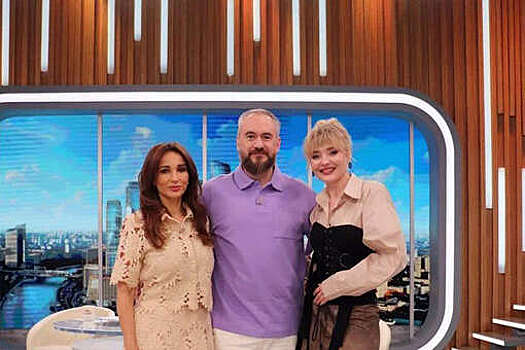 Телеведущая Чехова призналась, что ей тяжело жить и работать вместе с женихом