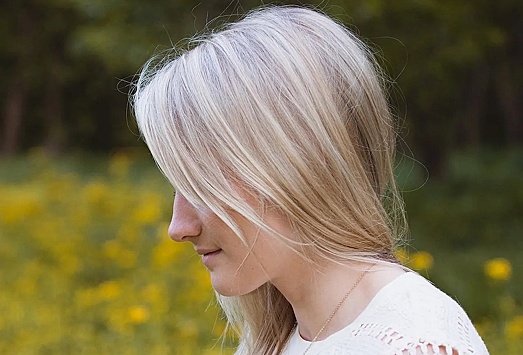 Названы 5 распространенных ошибок блондинок при уходе за волосами