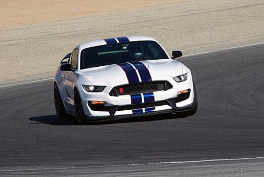 На Ford подали в суд из-за бесполезности «Мустангов» на треке