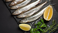 Как готовить мойву: 3 небанальных рецепта от шеф-повара