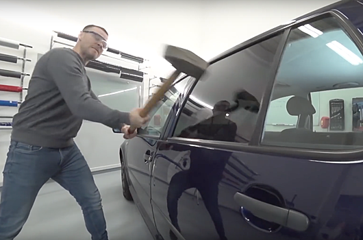 Видео: прочность стекол Volkswagen Golf проверили самодельной базукой