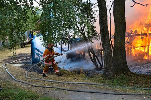 В Южном Бутове московские спасатели потушили пожар в частном доме