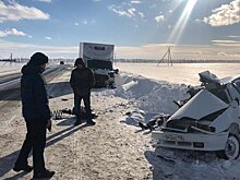 В Татарстане грузовой фургон раздавил авто с женщиной и двумя детьми