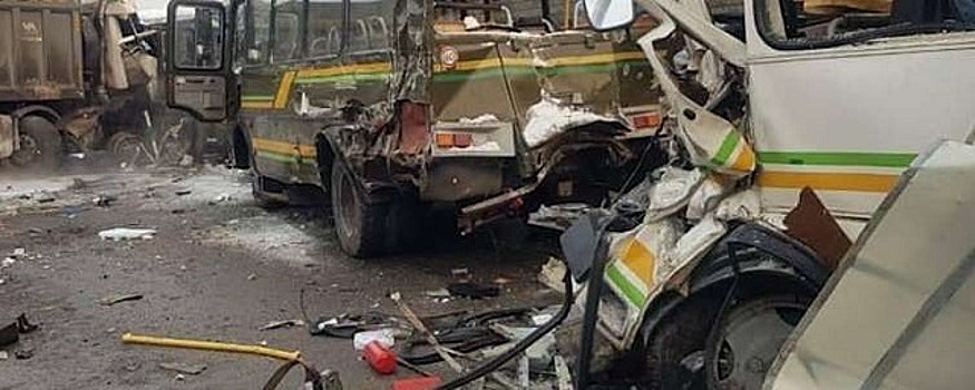 В Подмосковье грузовик врезался в колонну военных, погибли четверо