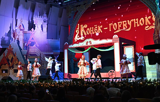 Губернаторская новогодняя елка для почти 8000 детей открылась в Новосибирске