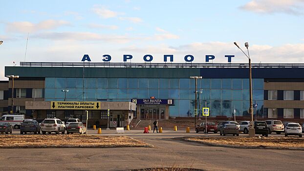 Самолет вышел за пределы взлетной полосы в аэропорту Мурманска