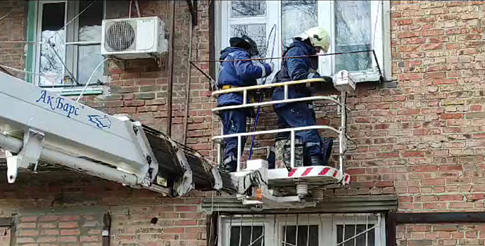 Ростовские спасатели спасли животных из полуразрушенной пятиэтажки на Нариманова