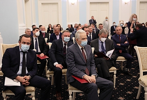 За предложение омских коммунистов вернуть прямые выборы проголосовали 4 депутата от других партий