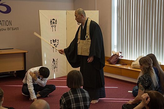 Дзэнский наставник премьера Японии рассказал, как тот практикует медитацию
