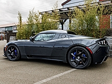 На аукционе продают прототип родстера Tesla Roadster с карбоновым кузовом