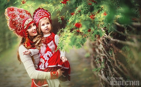 Курян приглашают принять участие в конкурсе «Мама и дети в национальных костюмах»