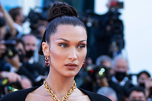 Белла Хадид пожаловалась на постоянные боли