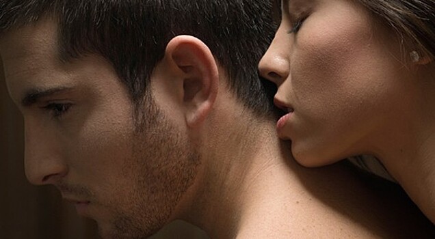 Ученые рассказали, как на женщин влияет мужской запах