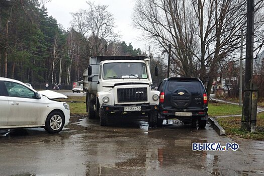 Водитель самосвала из-за приступа эпилепсии протаранил два автомобиля в Выксе