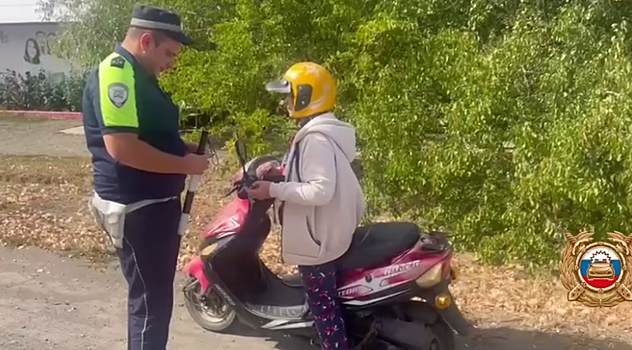 Донские дорожные инспекторы проверили водителей мототранспорта в отдаленных населенных пунктах