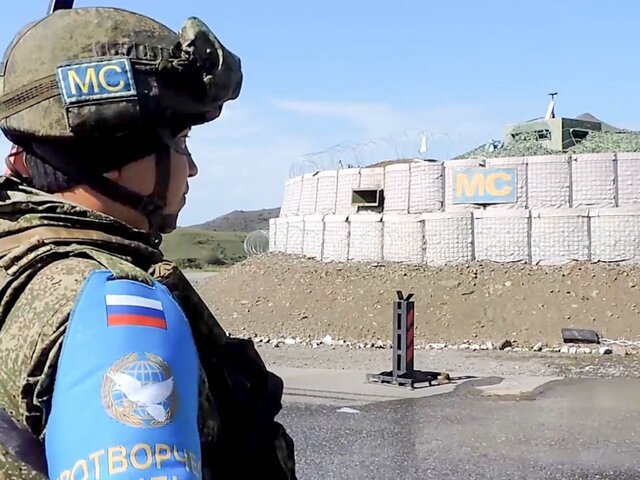 Песков подтвердил начало вывода миротворцев РФ из Карабаха