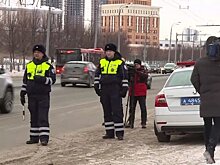 "Это удобно": как инспекторы ДПС проверяют электронные права