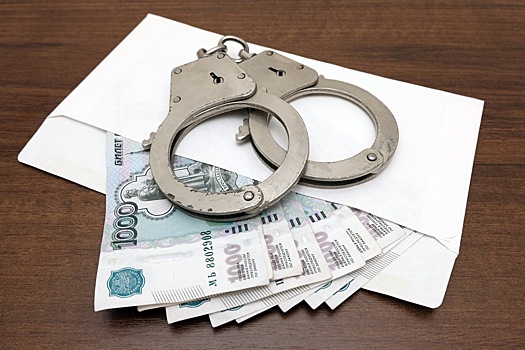 В Новороссийске юрист взяла деньги на взятку судье, но оставила деньги себе