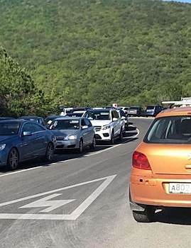 Под Джубгой пробка из машин туристов растянулась на 20 километров