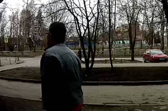 Россиянин обматерил ребенка в шапке с буквой Z и попал на видео