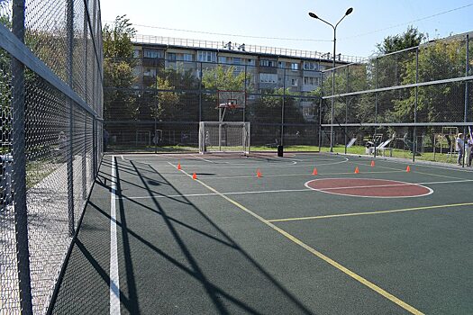 В Свердловском районе открыли новую спортивную площадку